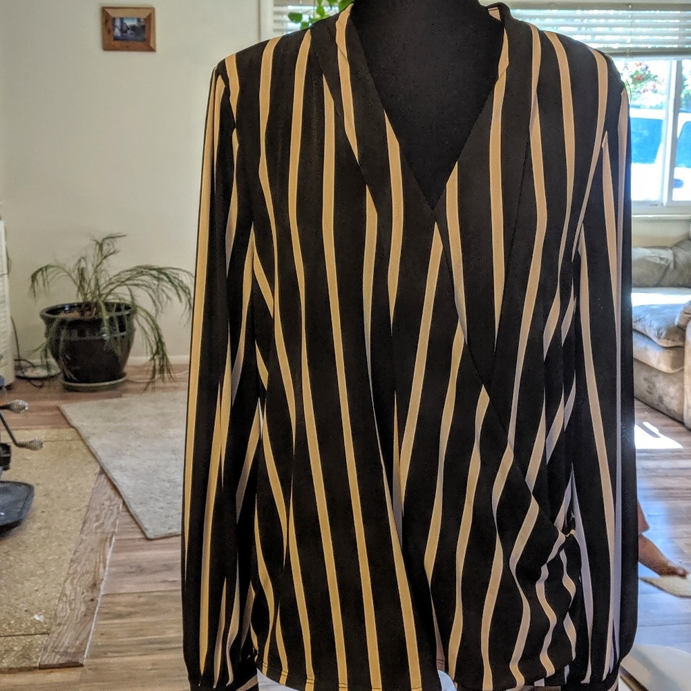 Adrianna Papell. Xl. Black n creme striped blouse